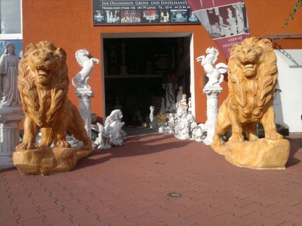 Löwen, Steinfiguren, Gartenfiguren, Skulpturen, Statuen