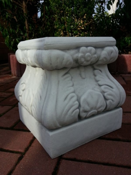 Sockel, Kapitell, Podest, Figurensockel, Steinsockel, Gartendekoration