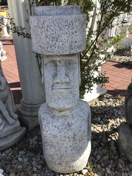 Moai mit Hut