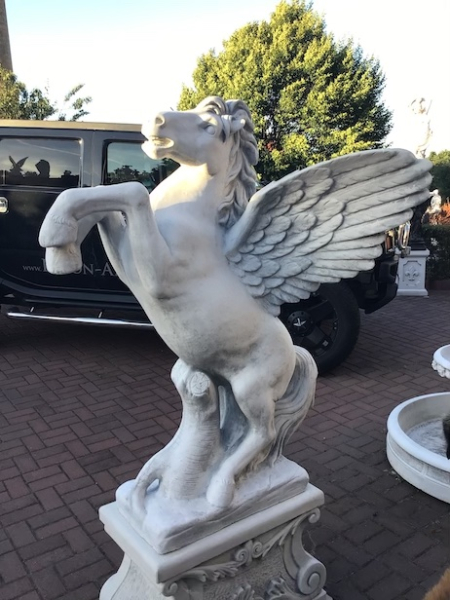 Steinfigur Pegasus, Tierfigur, Pferdefigur