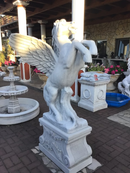 Steinfigur Pegasus, Tierfigur, Pferdefigur