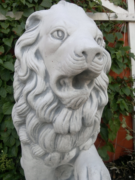 Lion figure left leg lifted
