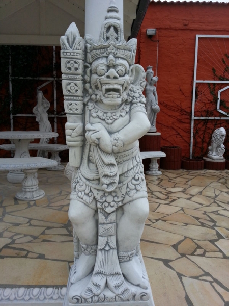 "Indian Warrior" magnificent 115 Kg white concrete