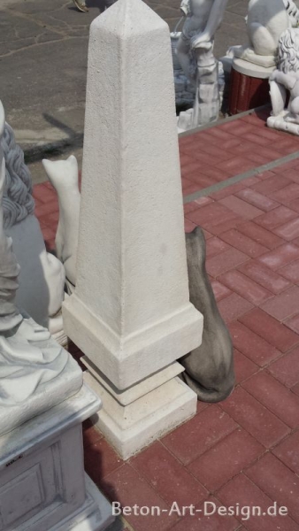 Obelisk, Pinienzapfen, Poller, Kapellenspitze, Pfeilerkrone, Fassadenstuck