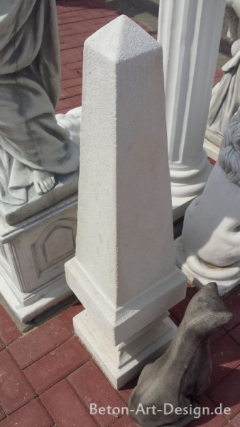 Obelisk, Pinienzapfen, Poller, Kapellenspitze, Pfeilerkrone, Fassadenstuck